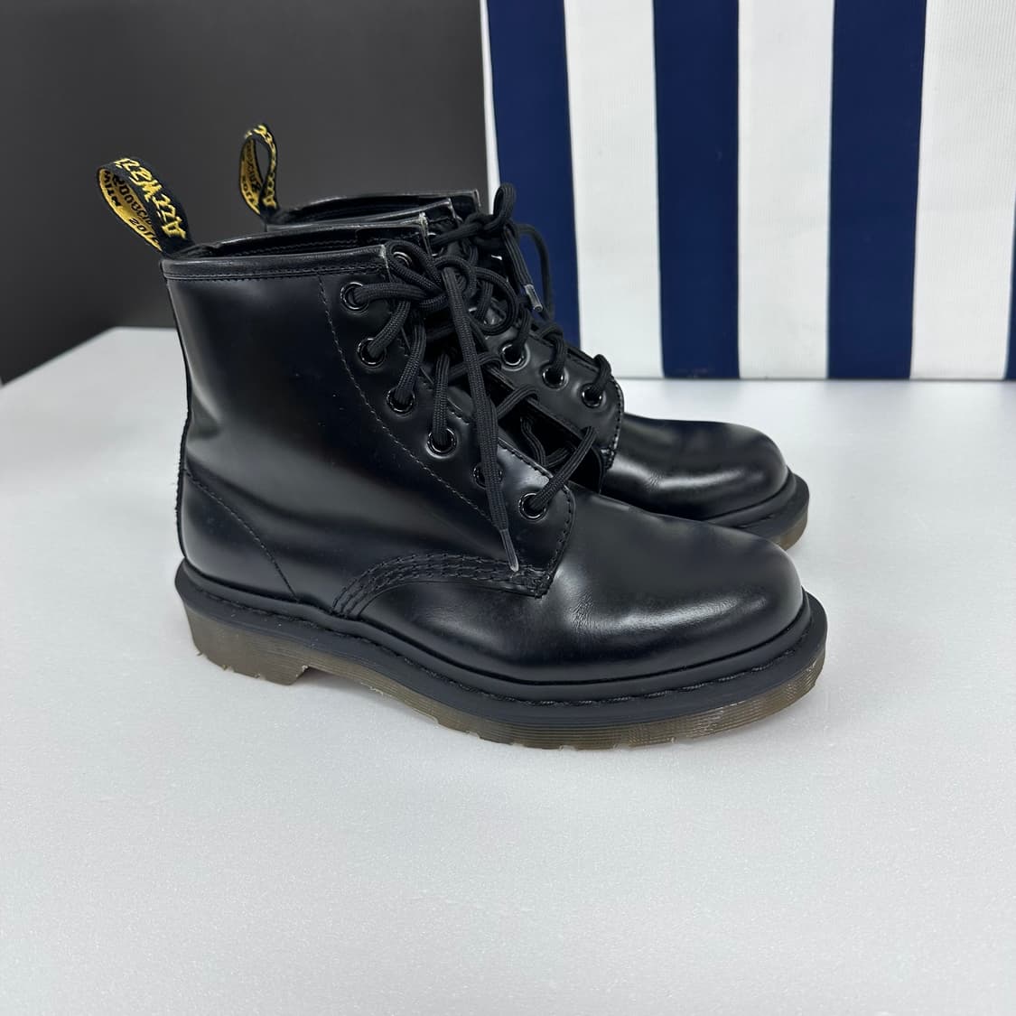 닥터마틴 101 6홀 여성 블랙 워커 부츠 UK4/EU37/230 상품이미지3