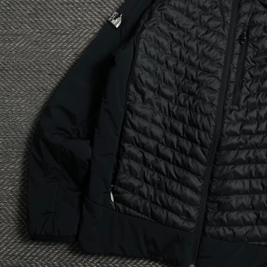 노스페이스 브이모션 경량 패딩 점퍼 블랙o 4747 상품이미지2