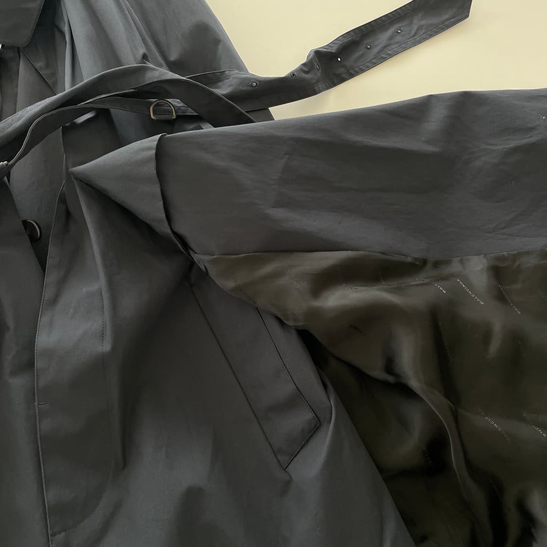 뎀나 발렌시아가 아카이브 트렌치 비대칭 네이비 트렌치 코트 상품이미지8