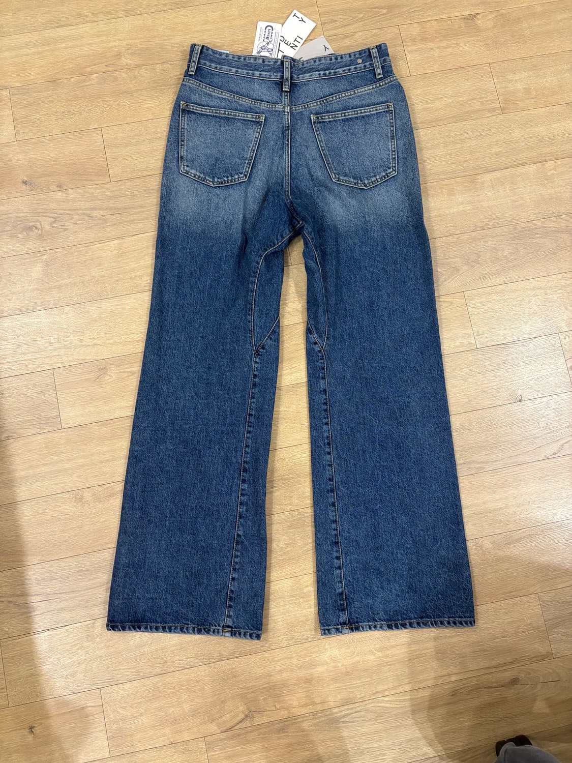 IEY BELLIN FLARED DENIM PANTS 상품이미지3