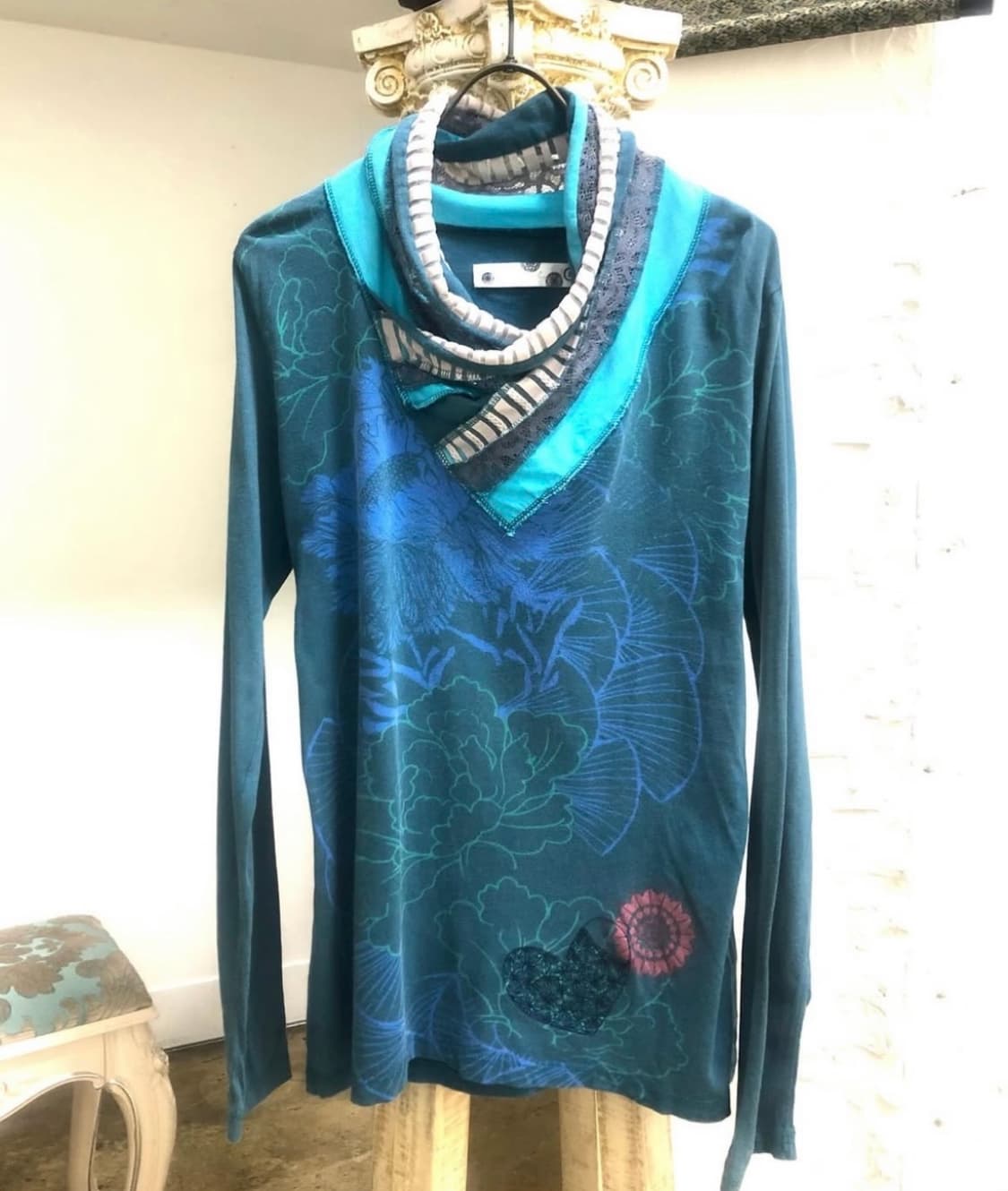 파우닝133 빈티지 데시구알 오리엔탈 페어리 아카이브 드레이프넥 롱슬리브 상품이미지1