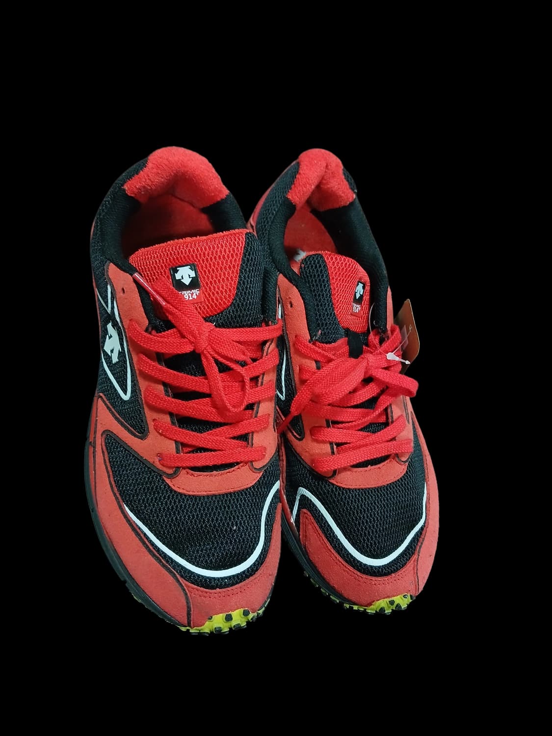 데상트 경량 러닝화 블랙/레드 배색 270 상품이미지2