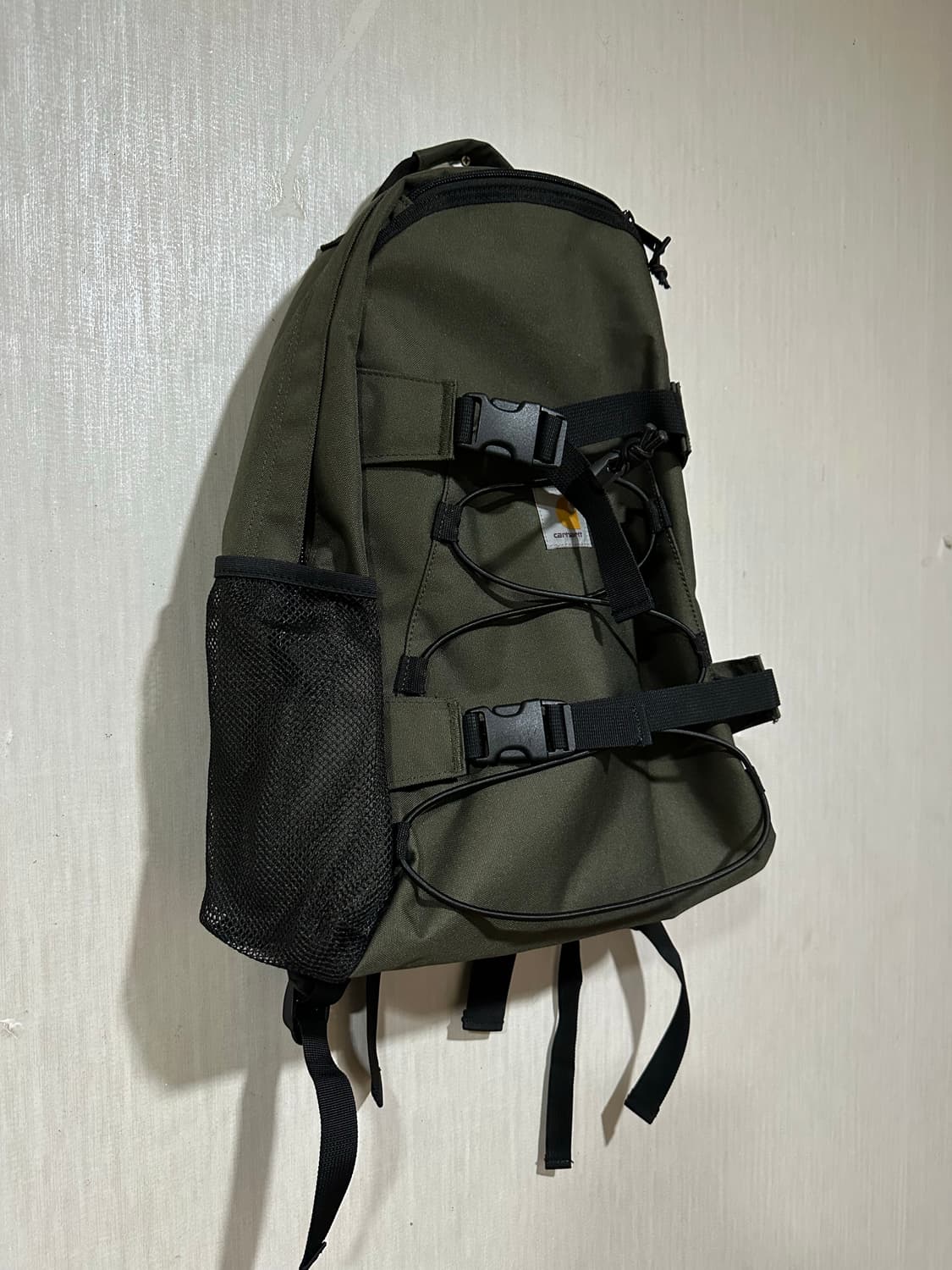칼하트 킥플립 백팩 카키색 상품이미지3