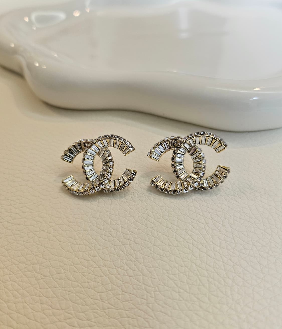 샤넬 크라스탈장식 샴페인골드 스터드 귀걸이 업사이클링 상품이미지3