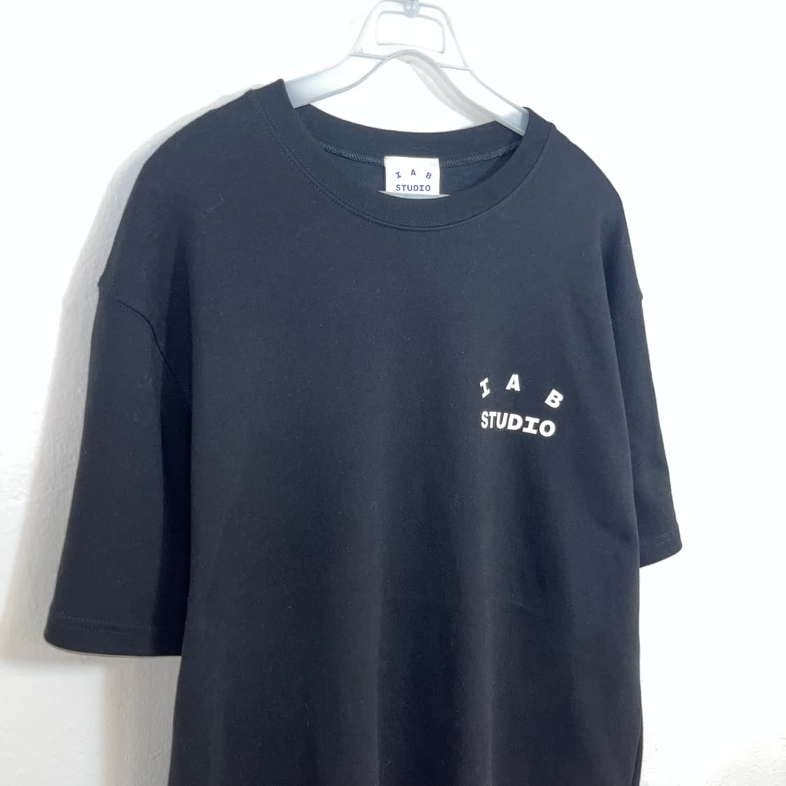 IAB Studio black t-shirt 상품이미지5