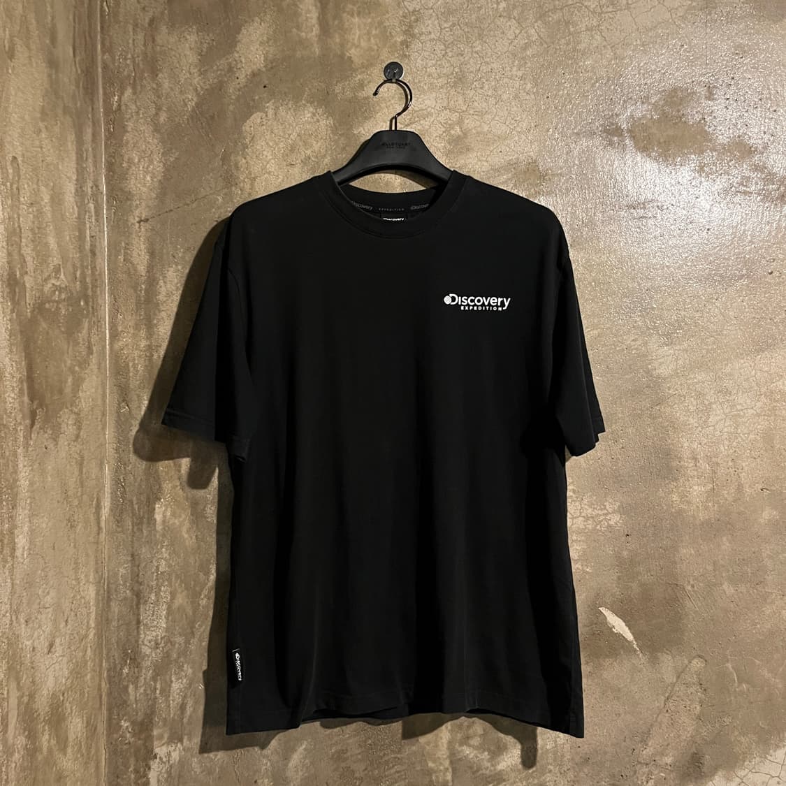 디스커버리 라운드 반팔 상품이미지1
