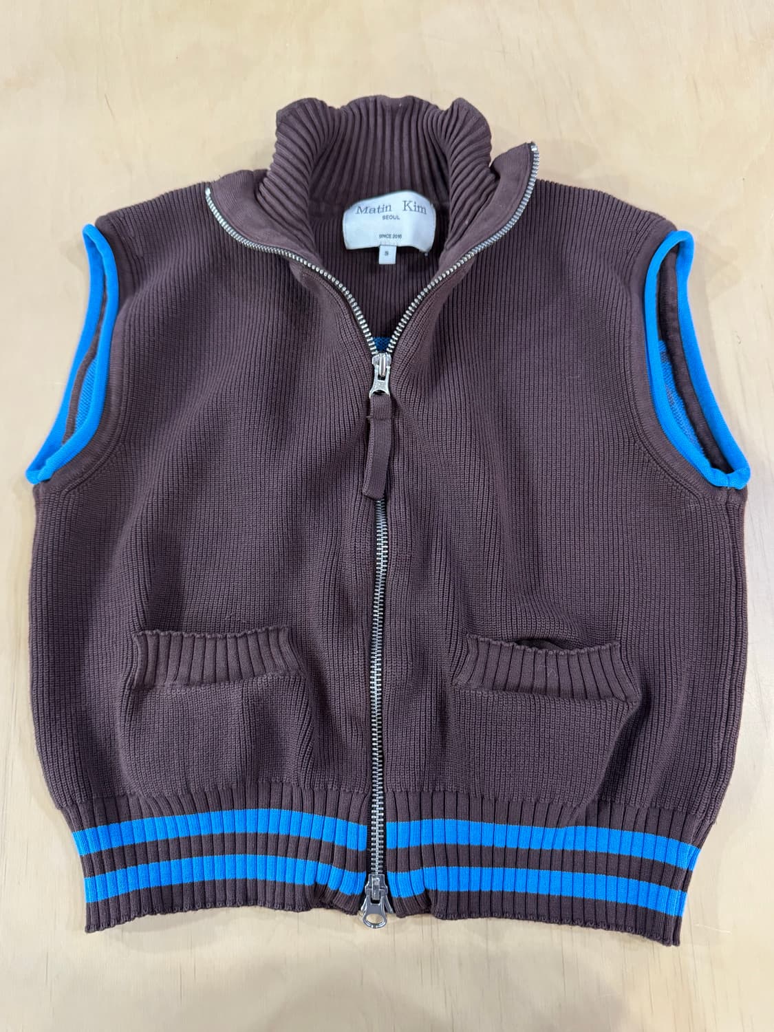 마뗑킴 블루 로고 집업 니트 블랙 상품이미지2