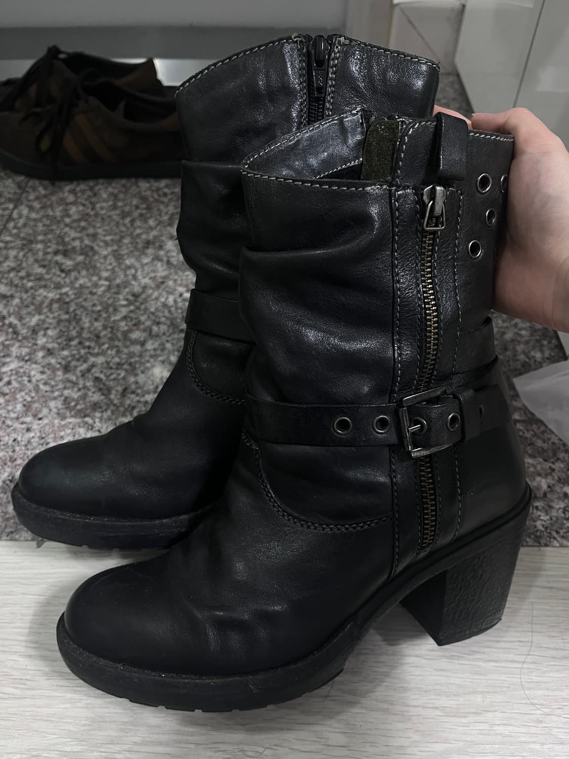 manas 마나스 버클 아일렛 사이드지퍼 부츠 상품이미지6