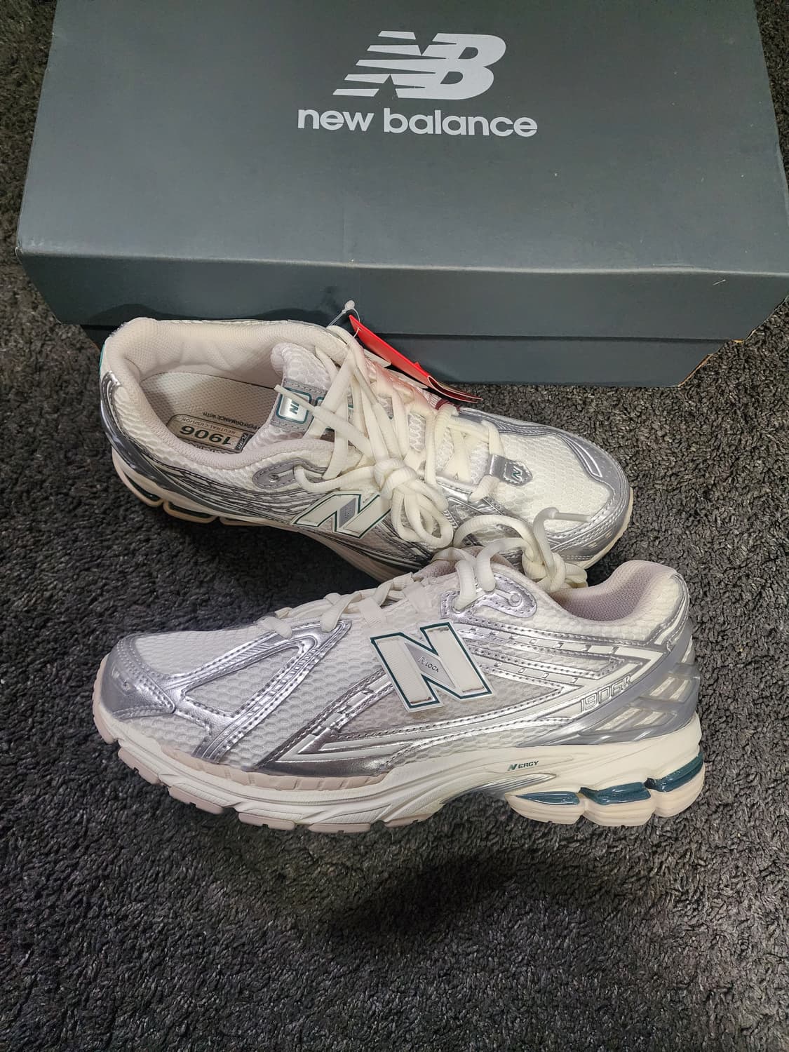 뉴발란스 1906 화이트 실버 290 상품이미지1