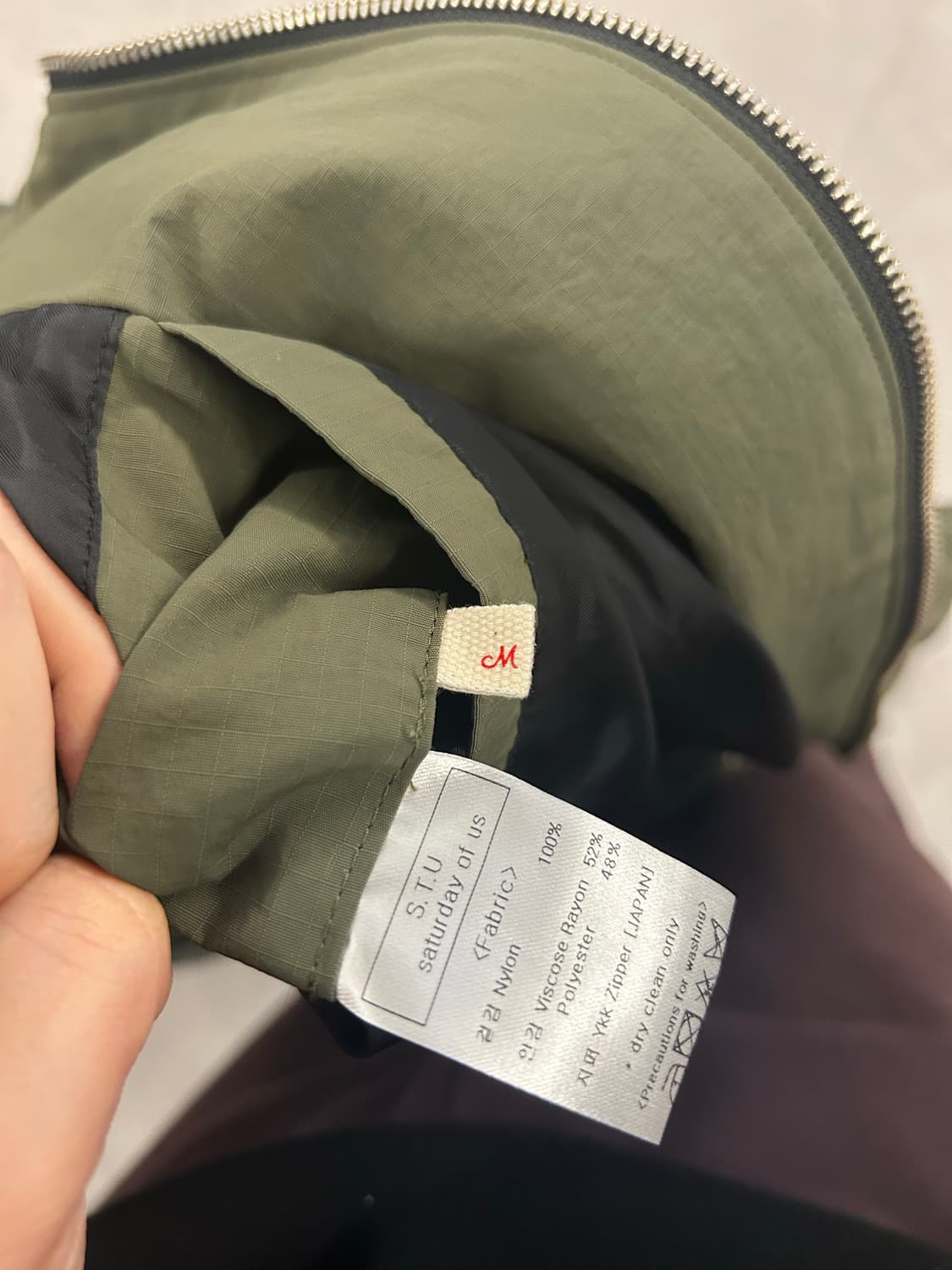 STU 레터링 윈드브레이커 카키 판매합니다 상품이미지8