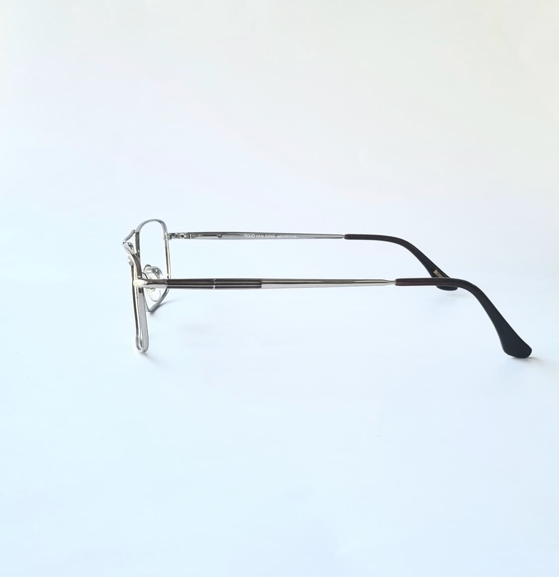 데드스탁 엣지를 더하는 투브릿지 긱시크 안경테 738 상품이미지4