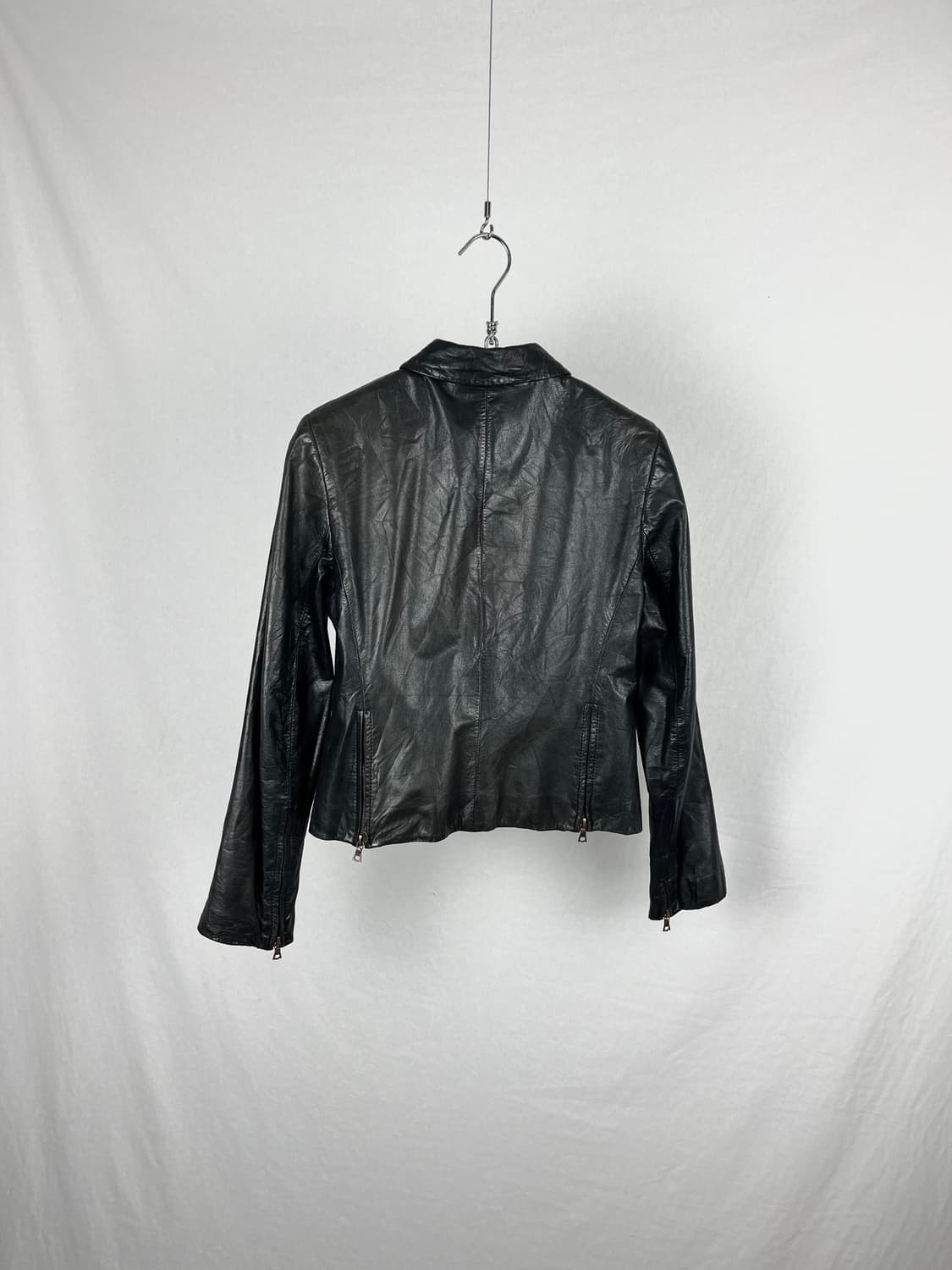 Theory 소가죽 크롭 레더 자켓 상품이미지4