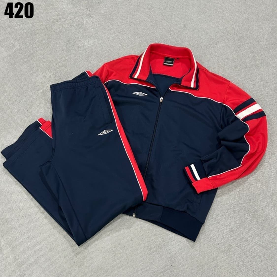엄브로 네이비/레드 트레이닝 세트  상품이미지1