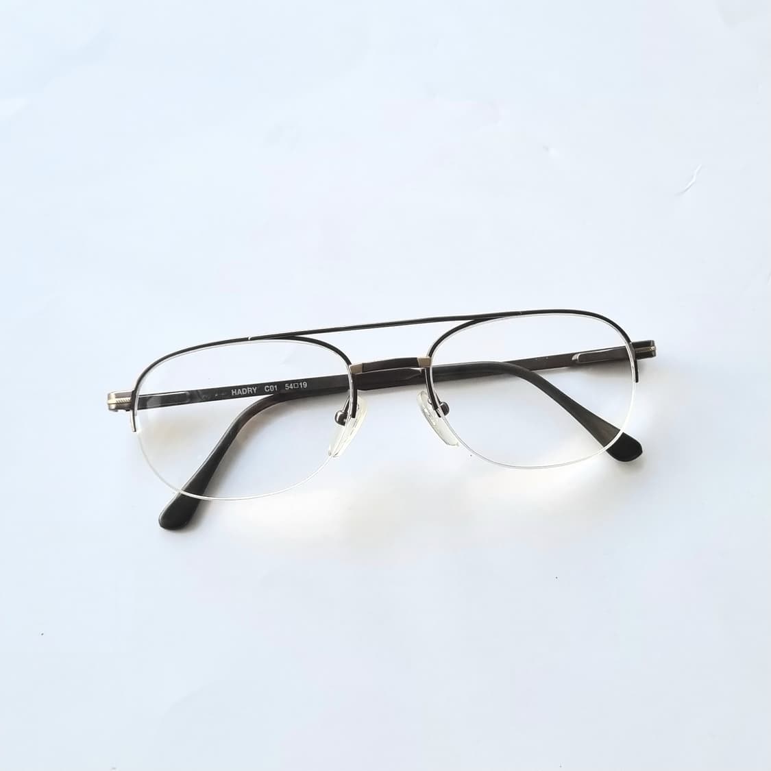 데드스탁 레트로와 모던함이 섞인 투브릿지 반무테 안경테 665 상품이미지1