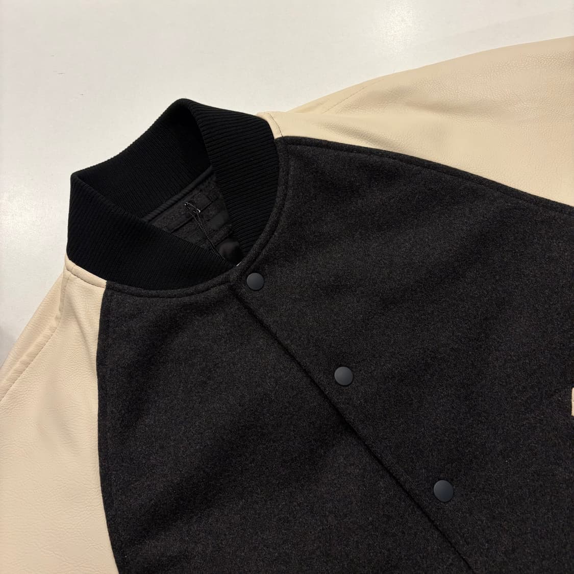 [M] 유니클로 레더 소매 스타디움 바시티 자켓 D160 상품이미지3