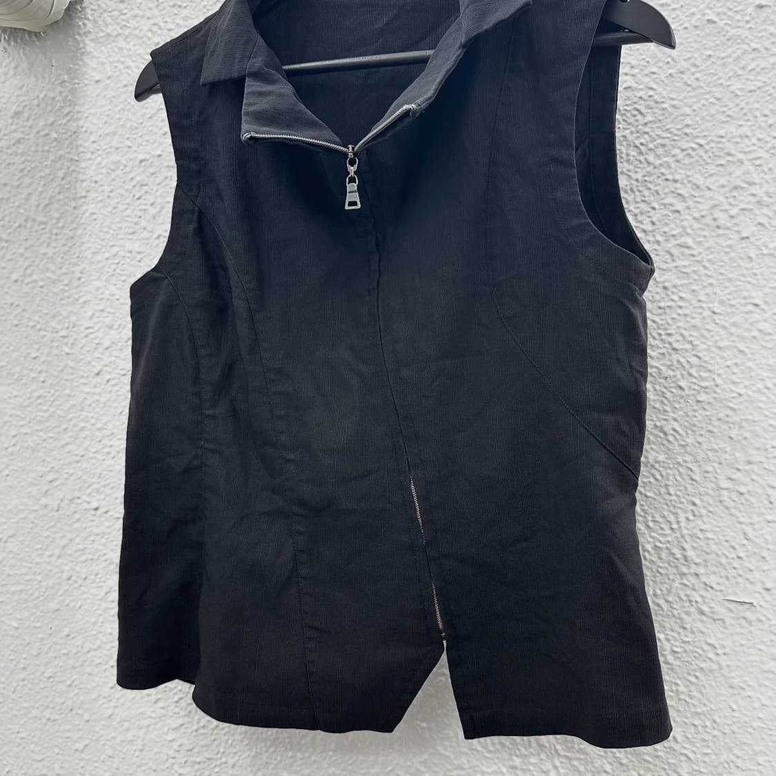 asymmetry carve detail vest  상품이미지2