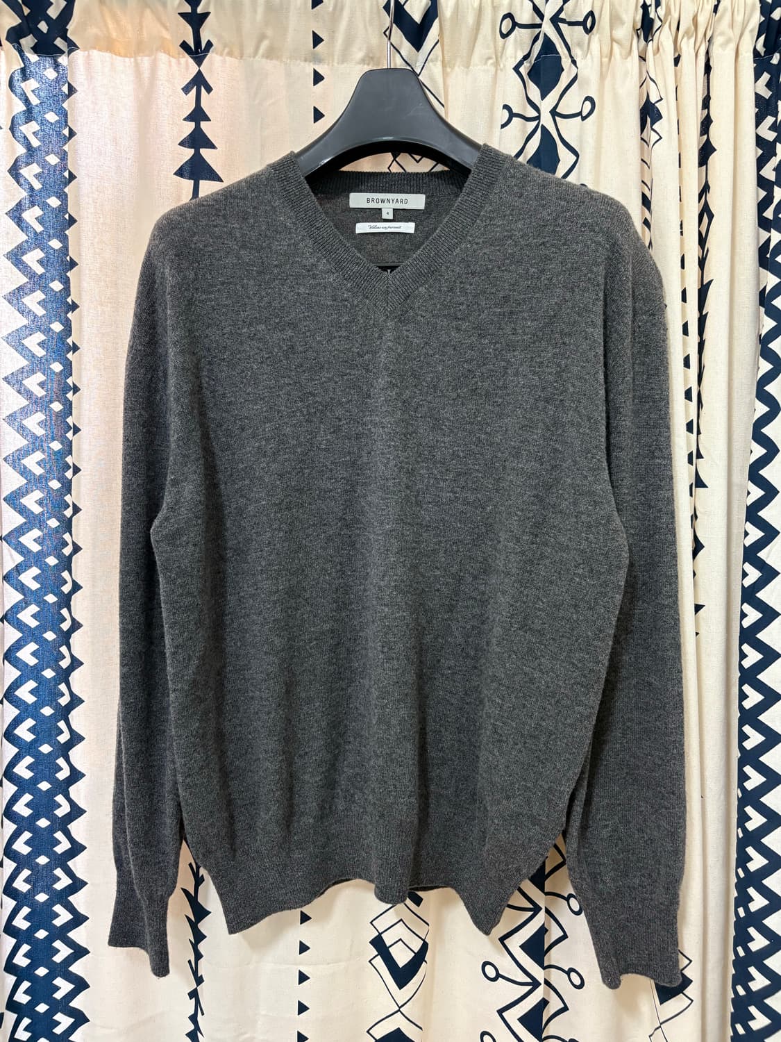 브라운야드 / 엑스트라 슈퍼 파인 브이넥 니트 차콜 상품이미지4