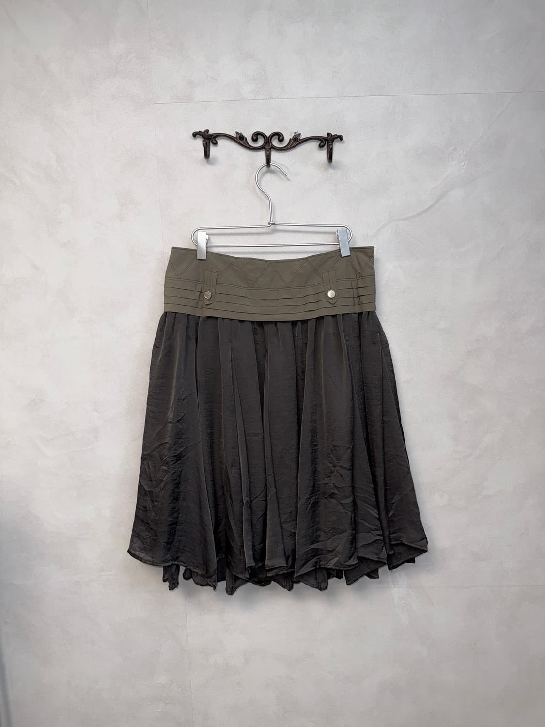 Ash brown wrinkle belted satin unbal sk 상품이미지2