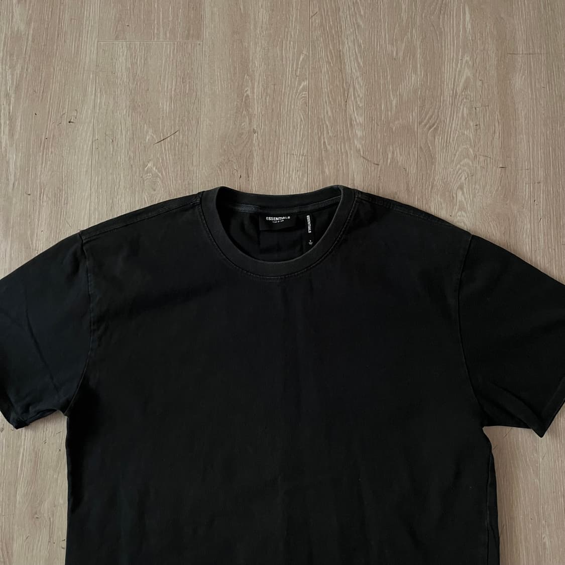 Fear of God Essentials 백로고 반팔티 상품이미지3