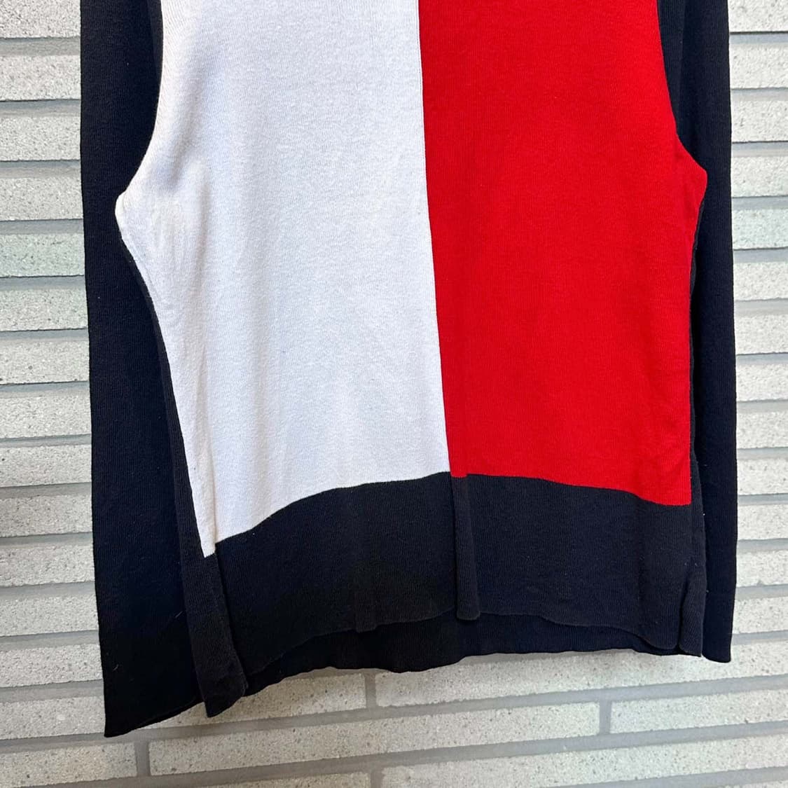 타미힐피거 니트 라운드넥 앞면 배색 디테일 네이비 상품이미지5