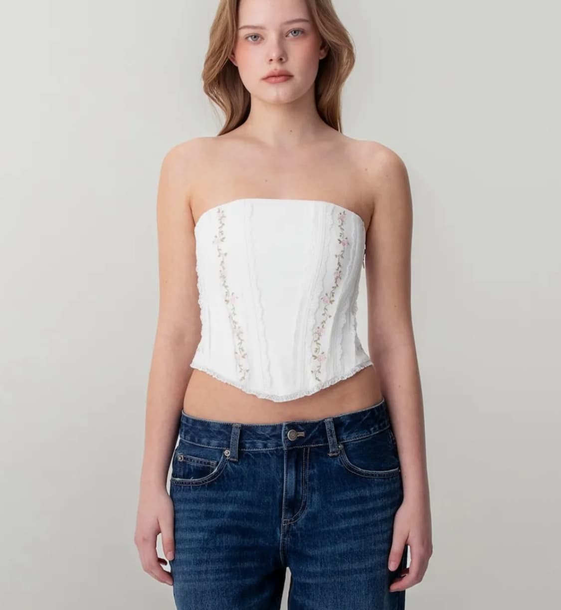 글로니 lace rose corset top 화이트 s 사이즈 구해요 상품이미지1