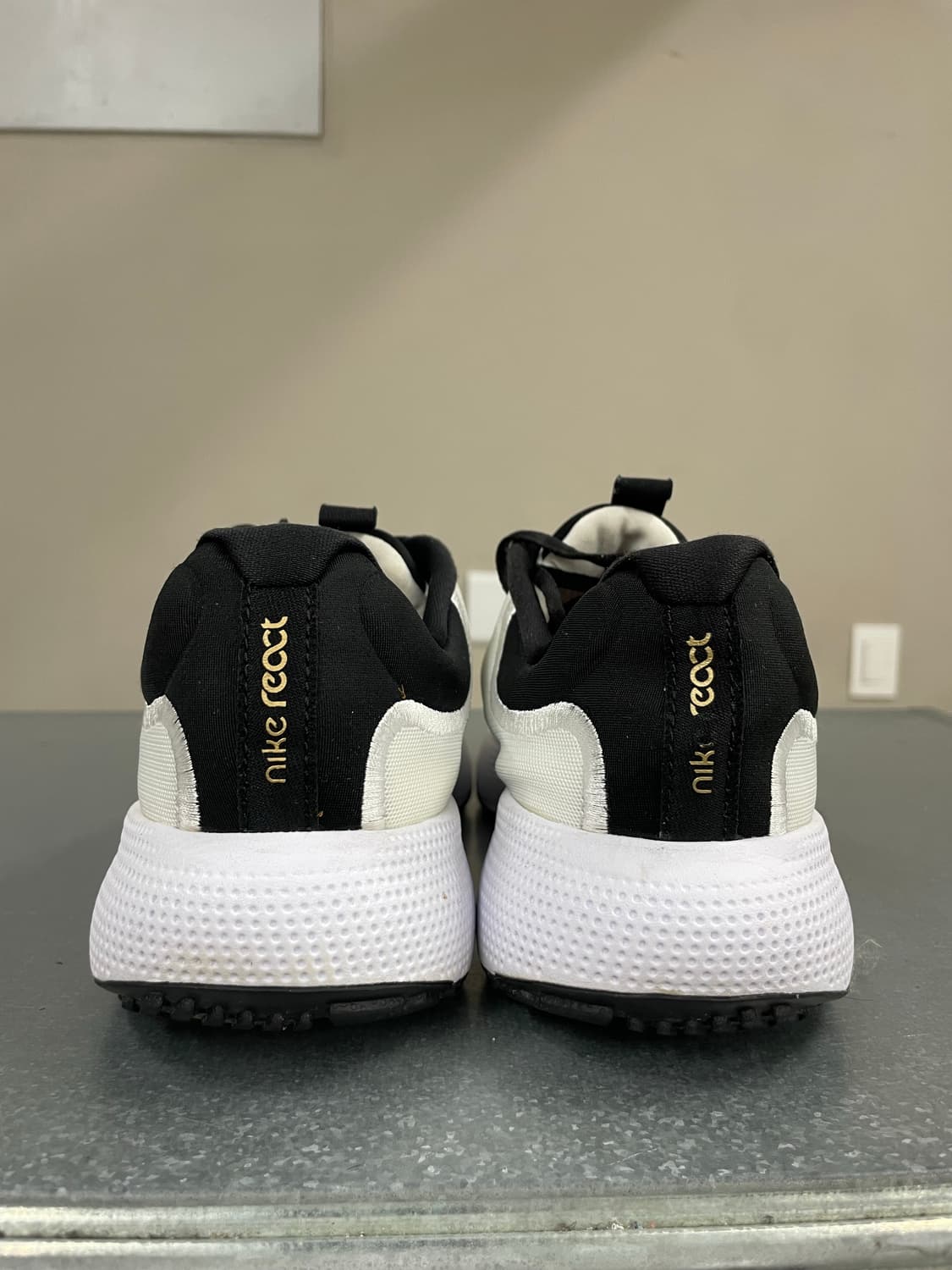 나이키 리액트 이스케이프 런 250 상품이미지3