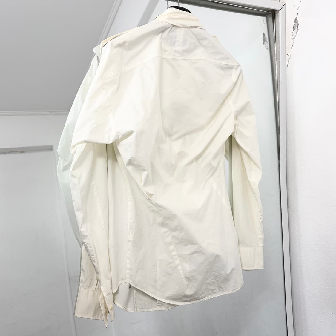 비비안웨스트우드 트위스트 커브드 셔츠 상품이미지5