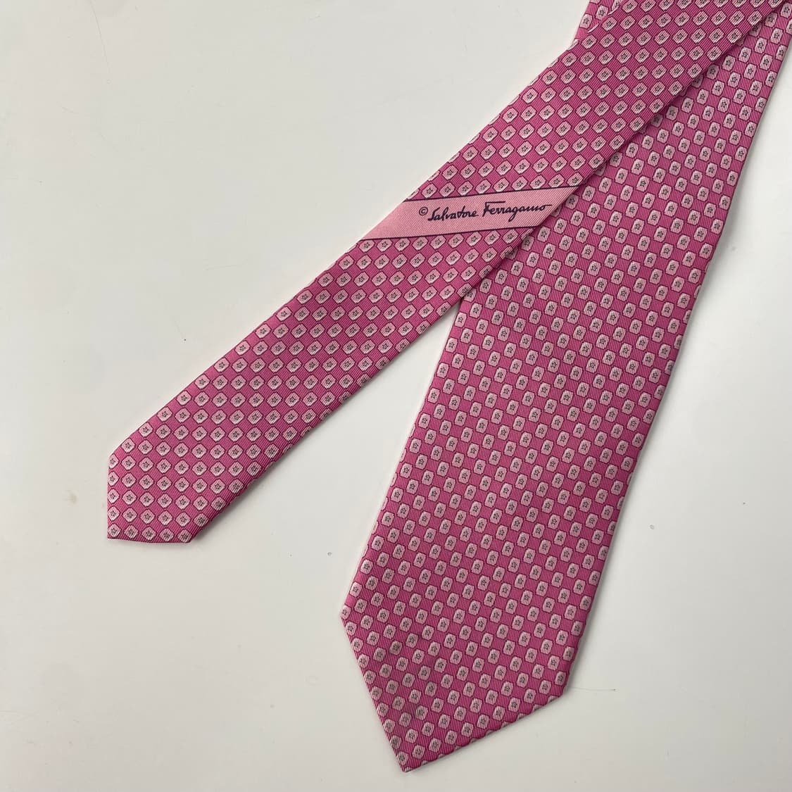 페레가모(Ferragamo) 넥타이 정품명품 7.8cm 상품이미지1