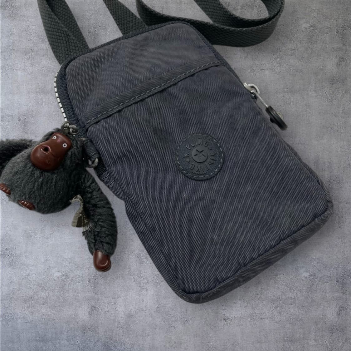 키플링 Kipling 차콜 미니 크로스백 상품이미지2