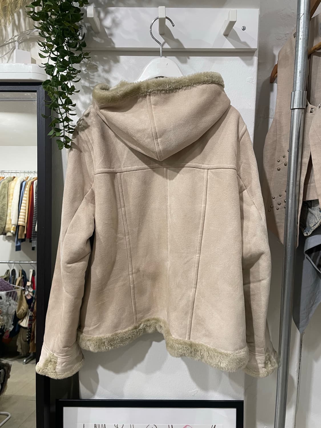 Cozy Nude Suede Jacket 상품이미지10