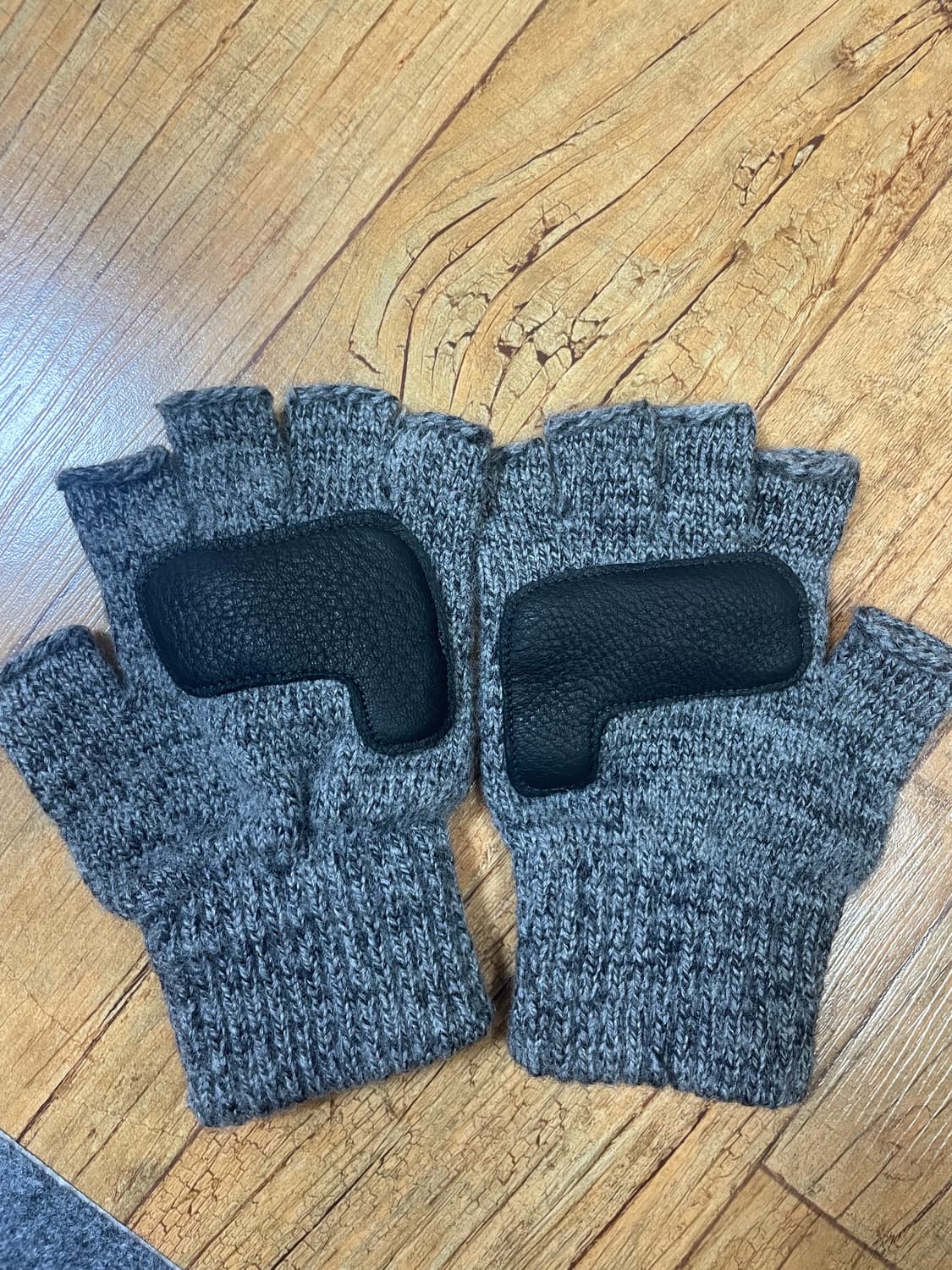 뉴베리니팅 사슴가죽 핑거리스 장갑 차콜 ML 상품이미지2