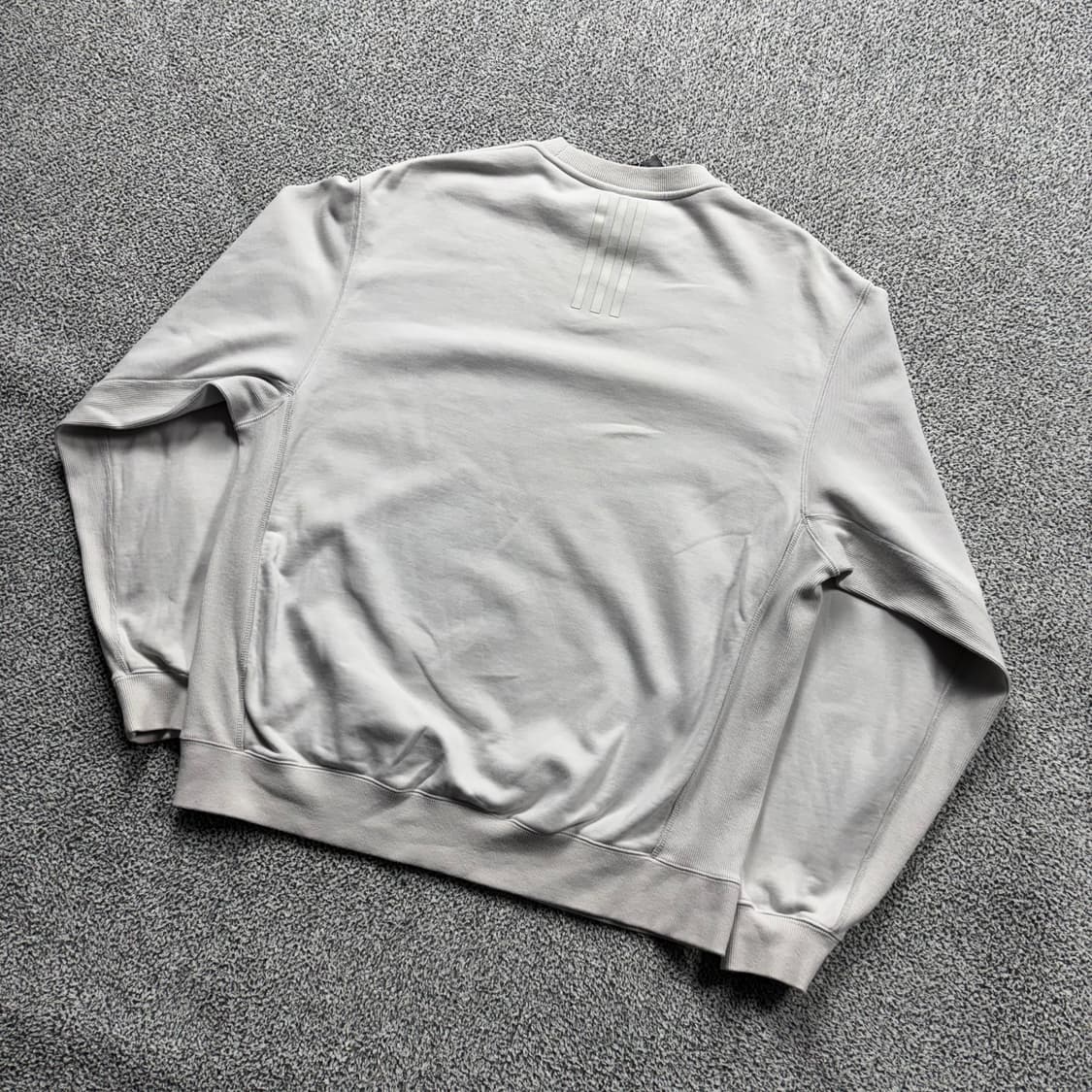 아디다스 이큅먼트 백삼선 맨투맨 상품이미지4