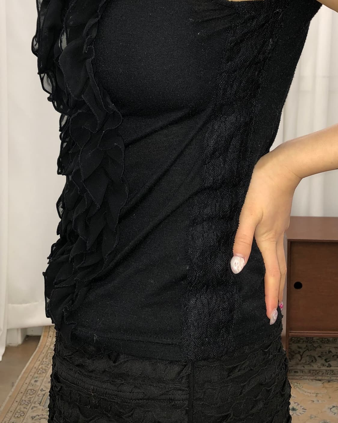 블랙 프릴 플라워 나시 상품이미지4