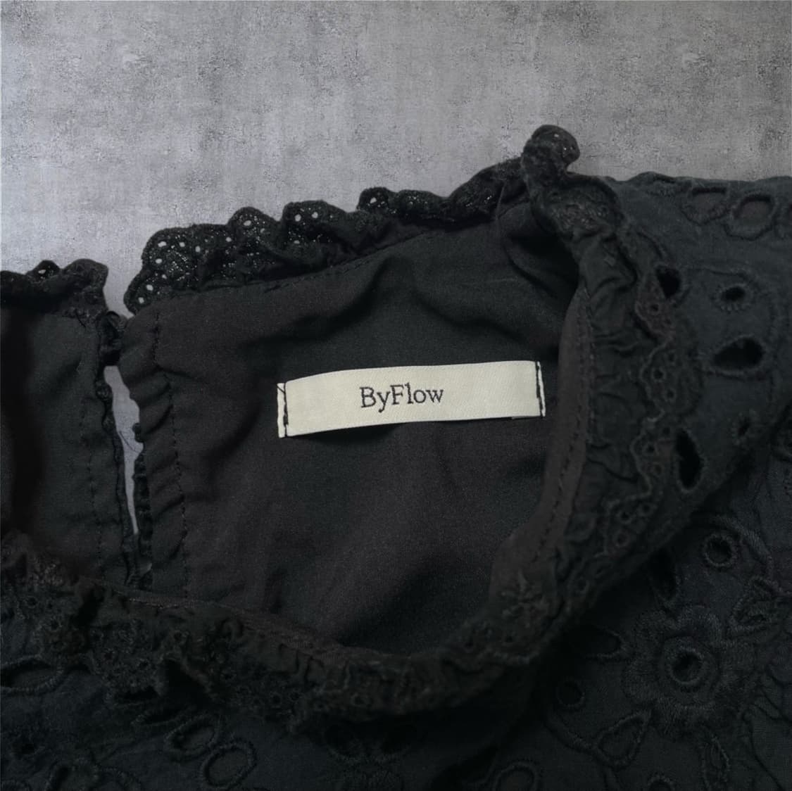 바이플로우 ByFlow 블랙 펀칭 레이스 블라우스 큐롯 팬츠 셋업 F 상품이미지3