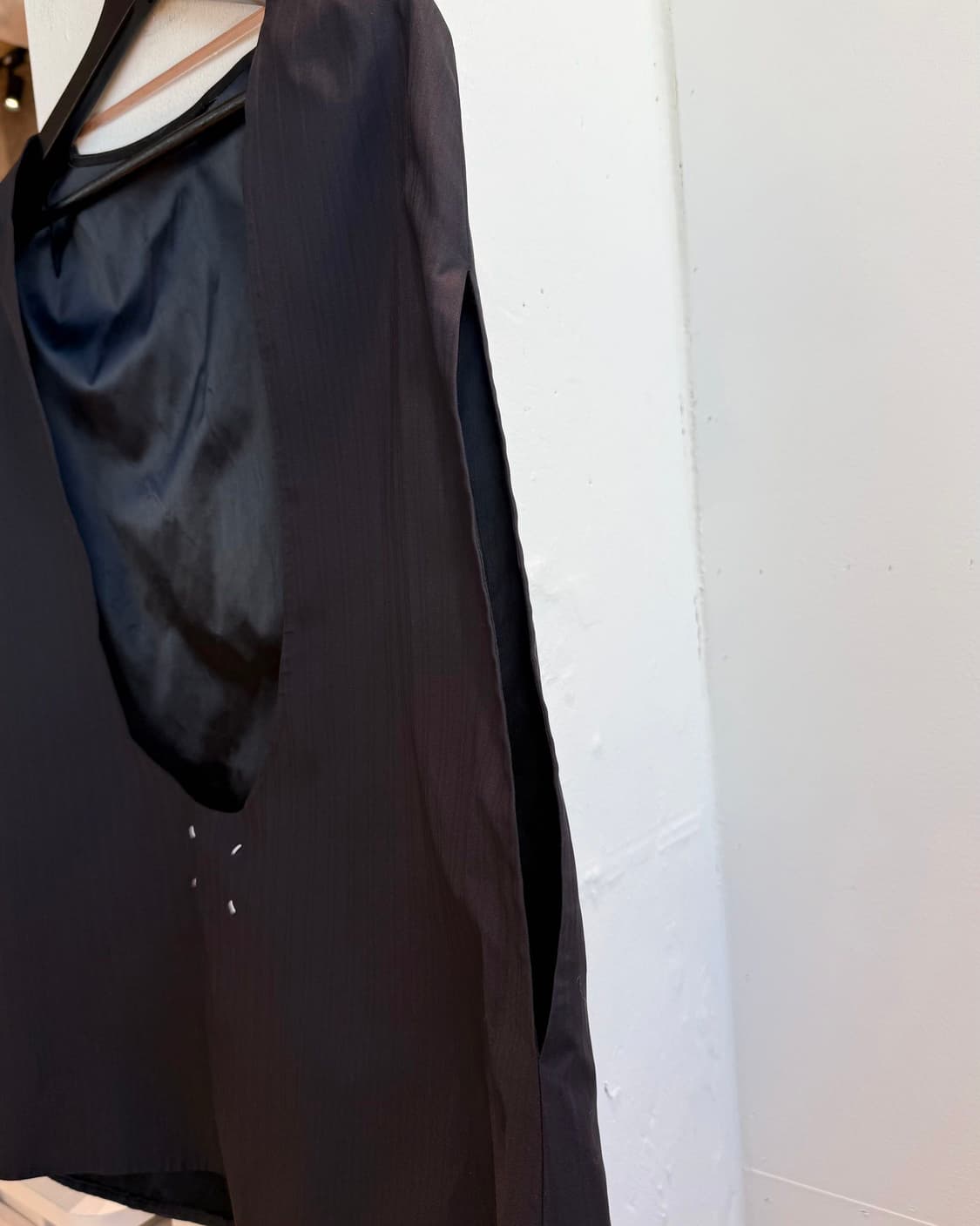 메종 마르지엘라 블랙 비스코스 슬리브리스  상품이미지5