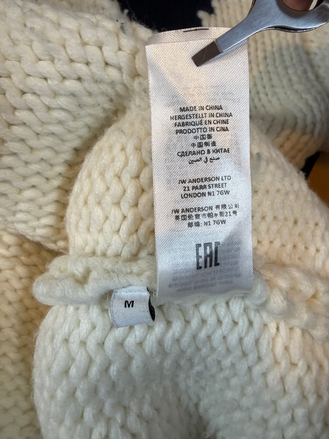 JW Anderson의 고딕 로고 청키 니트 후디 상품이미지6