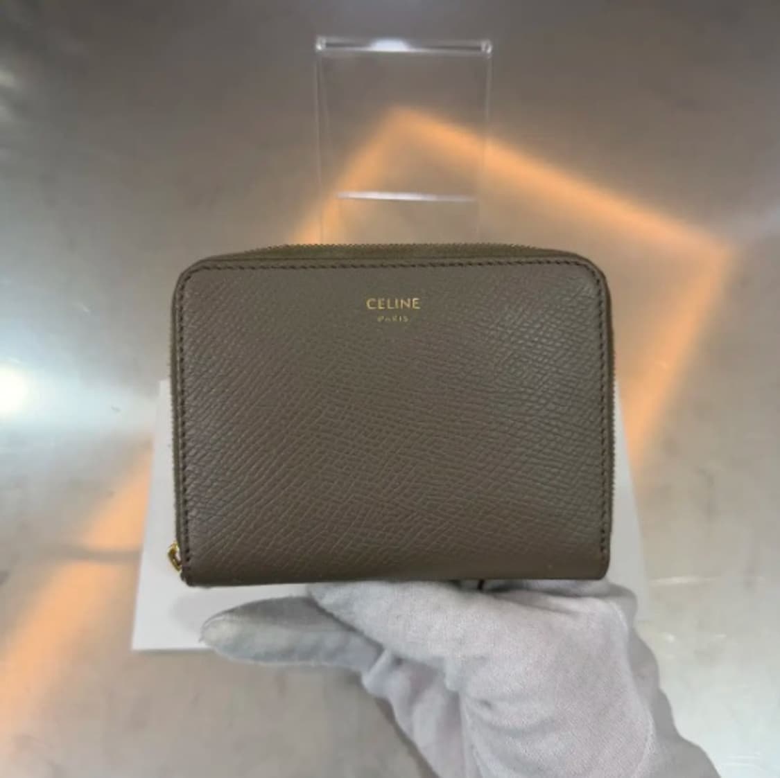 [정품] 셀린느 스몰 지퍼 컴팩트 반지갑 (Taupe / OS) 상품이미지2