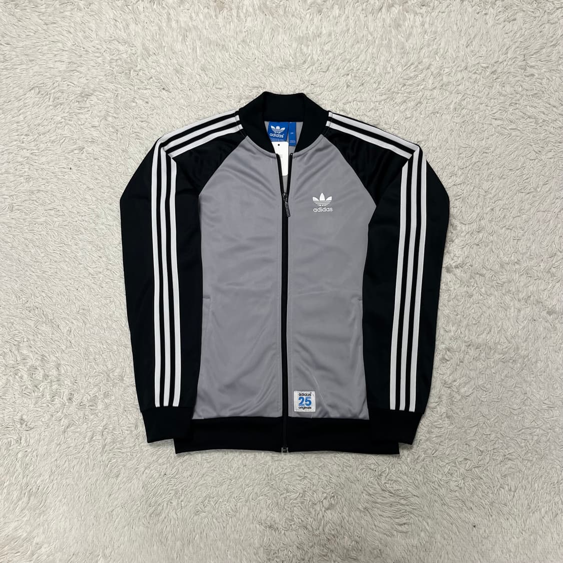 Adidas grey Superstar Nigo Bear jersey 상품이미지4