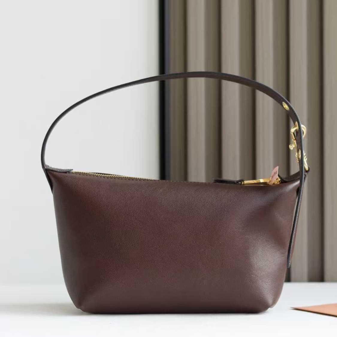 미우 미우 나파 레더 파우치 상품이미지2