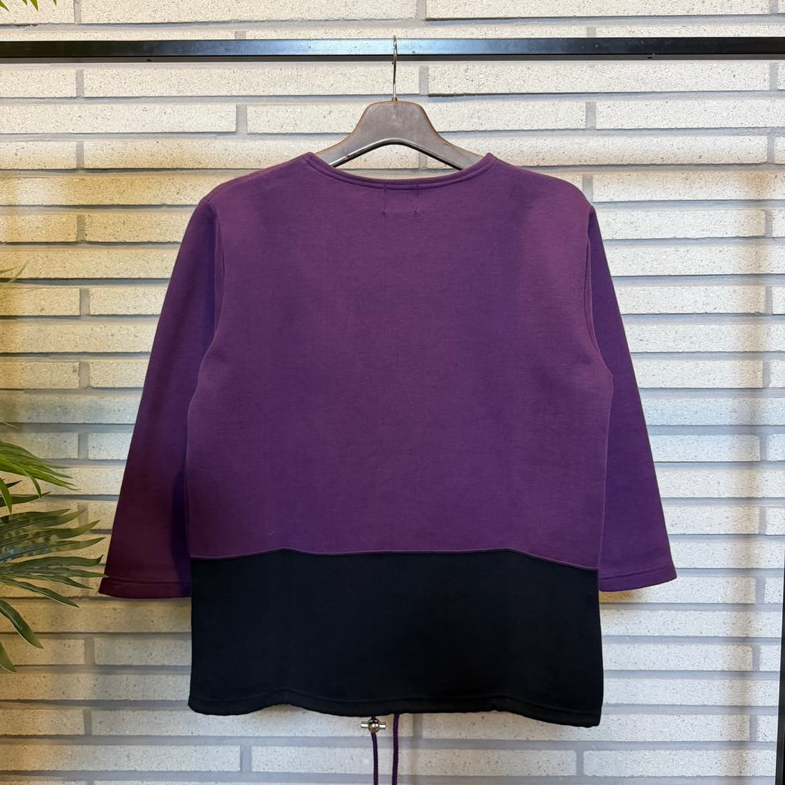 MCM 엠씨엠 크롭 슬리브 티셔츠 자수로고 밑단 스트링 디테일 퍼플 상품이미지3