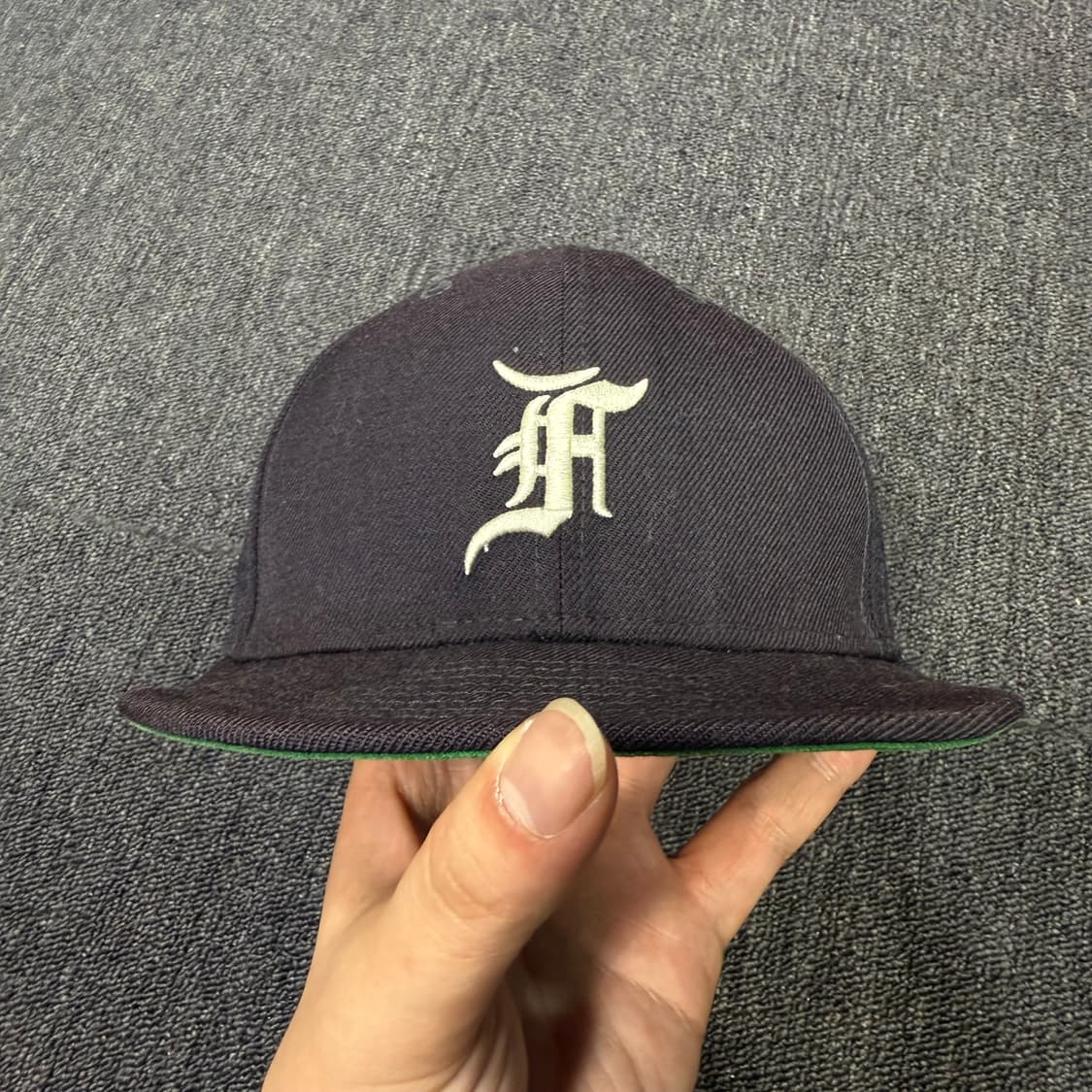 뉴에라 x 피어오브갓 에센셜 울 네이비 캡 상품이미지6