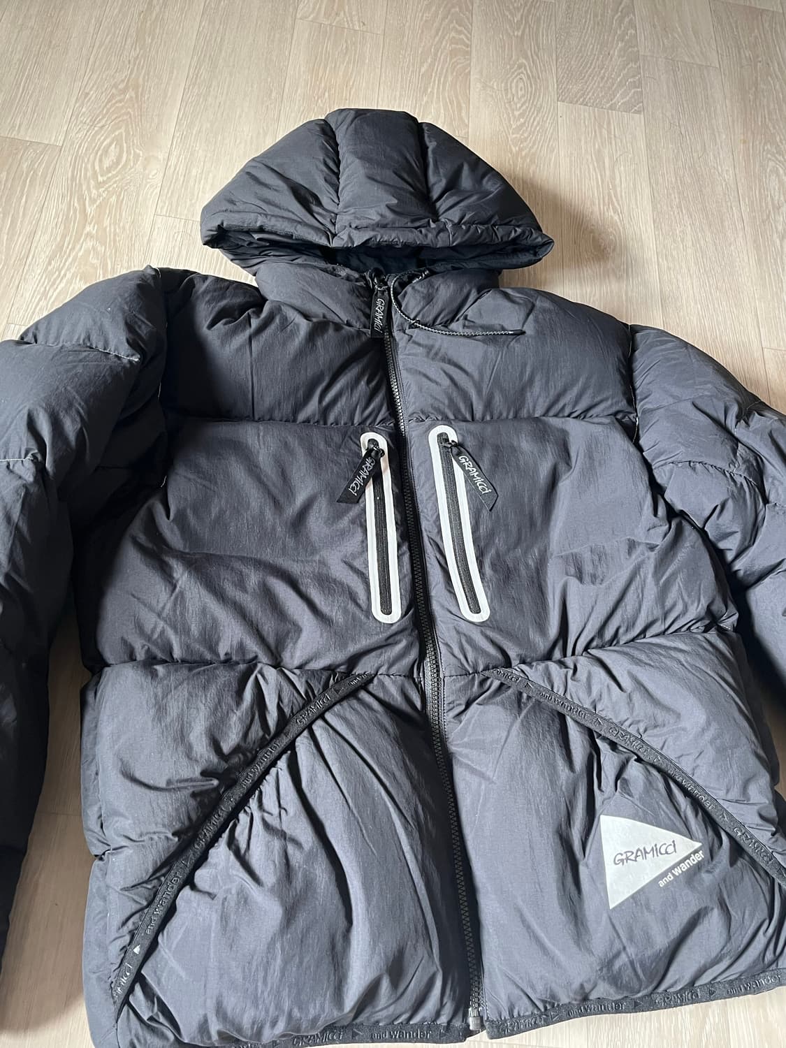 GRAMICCI X and wander 콜라보 패딩 블랙_L 상품이미지1