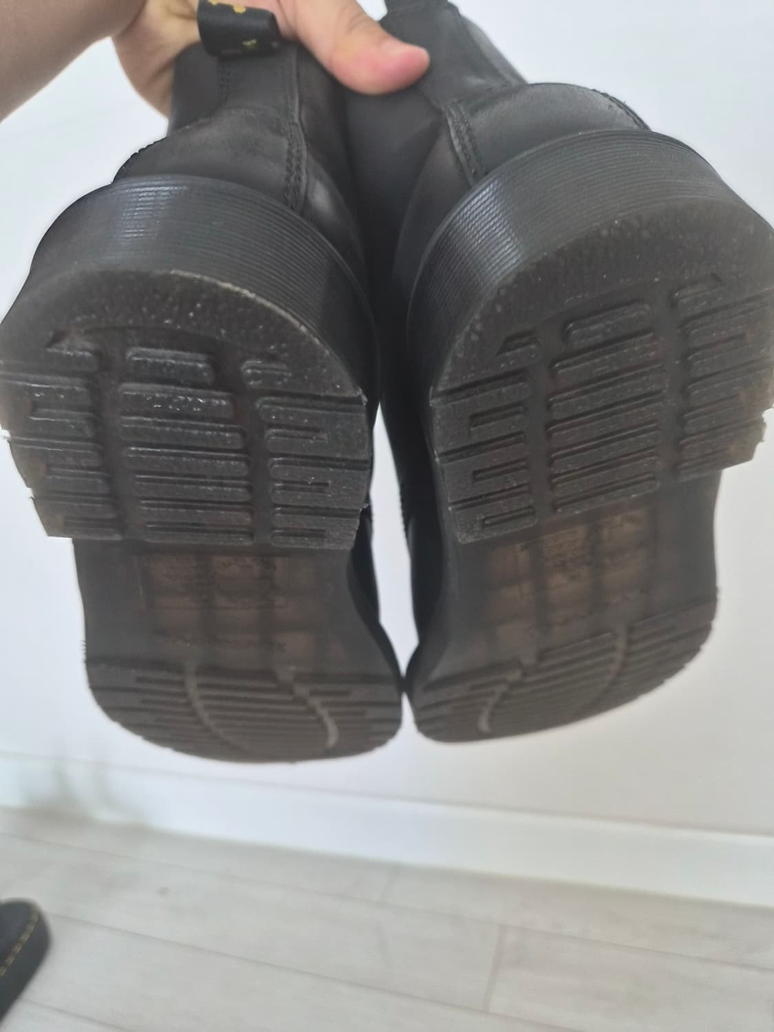 닥터마틴 1460 8홀 부츠 팝니다 상품이미지5