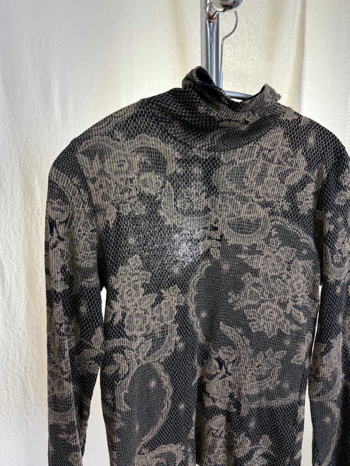 Kiccomimi 페이즐리 레이스 터틀넥 탑 (캐시미어) 상품이미지5