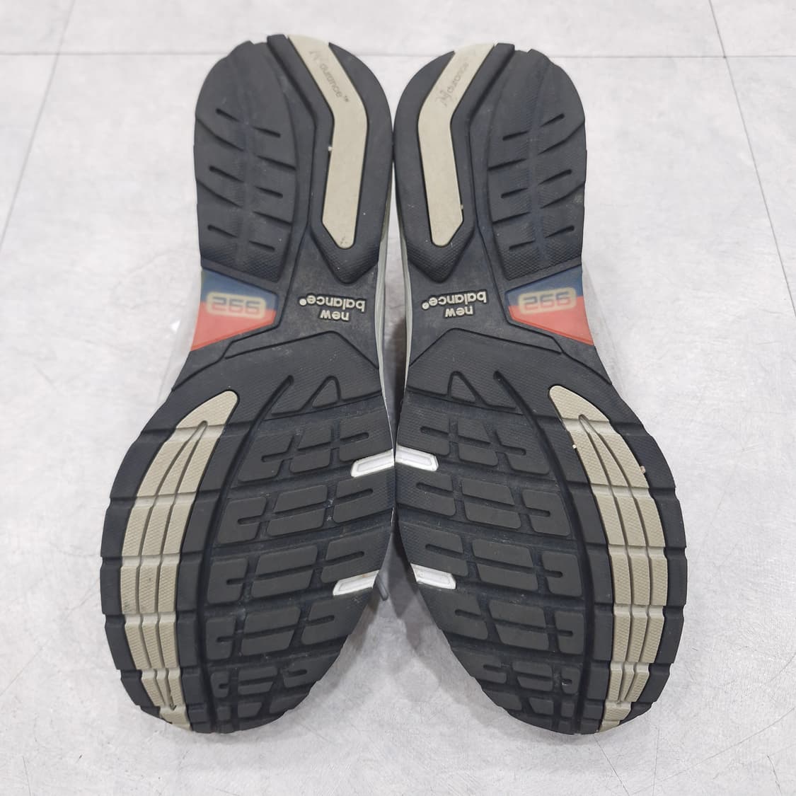 [275] 뉴발란스 992 그레이 (2020년 버전) 상품이미지6