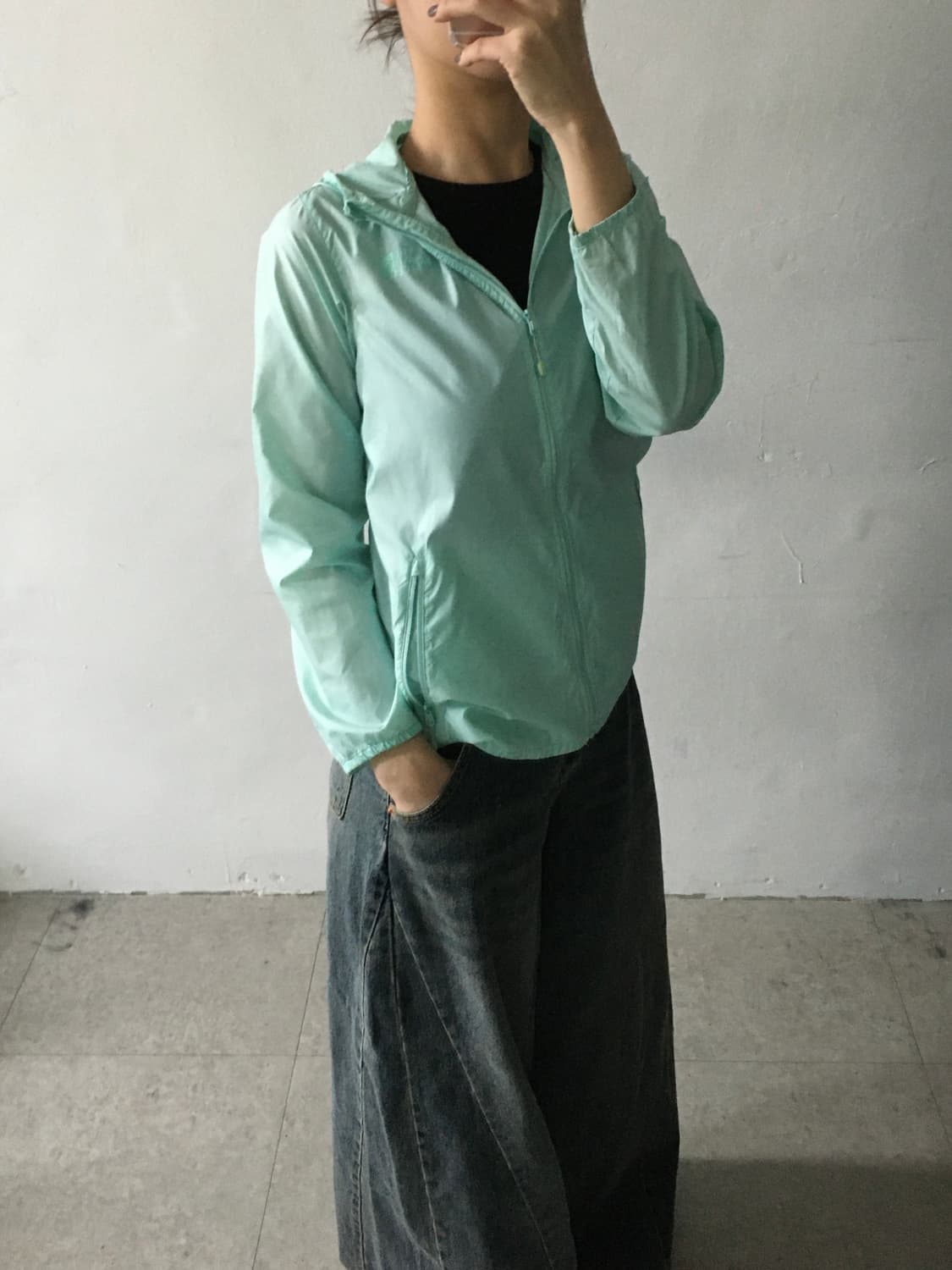 노스페이스 백프린팅 바람막이 상품이미지2