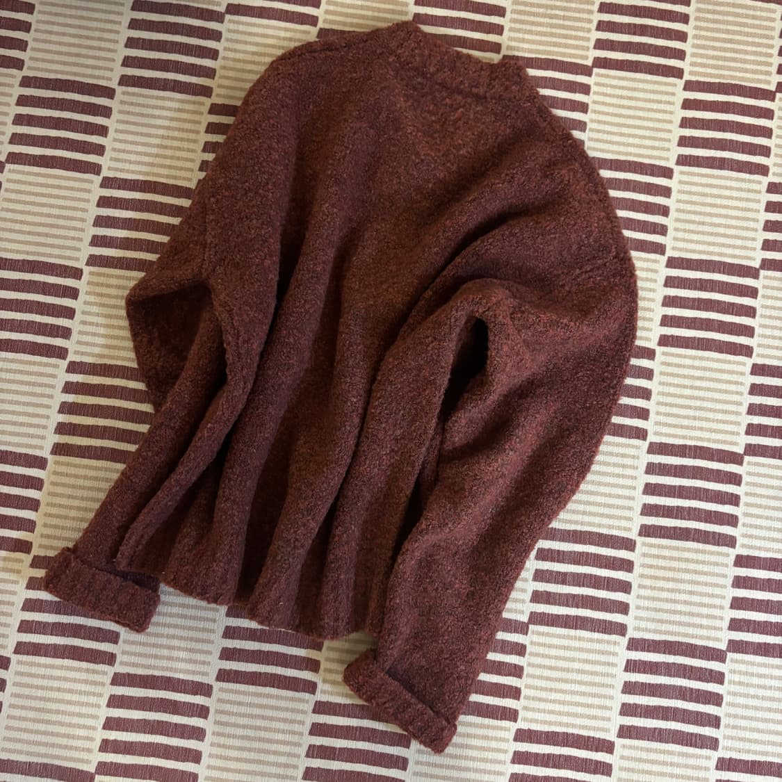 부클 브이넥 오버핏 스웨터 (레드) 상품이미지2