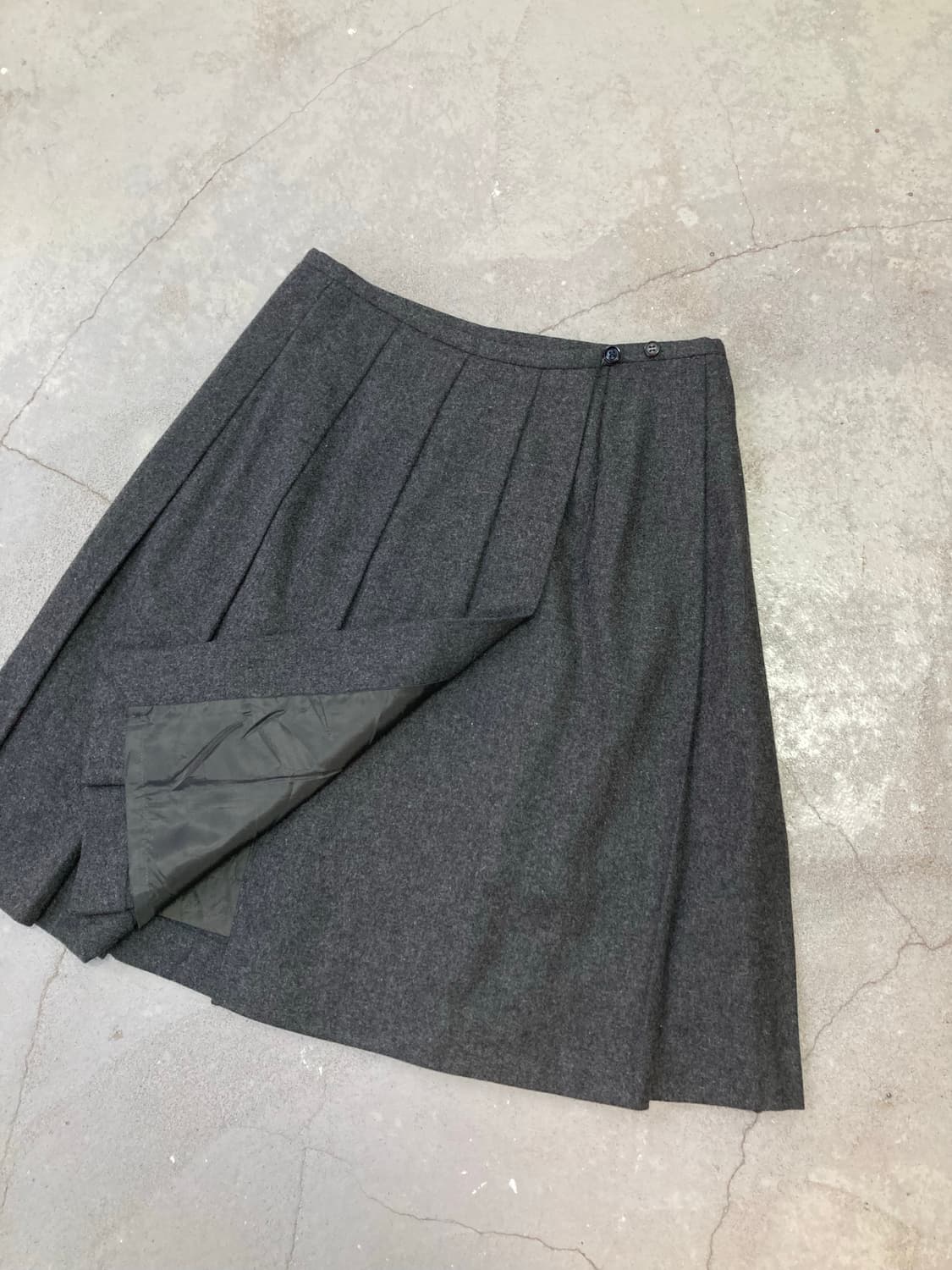 charcoal pleated wool wrap midi skirt 상품이미지3