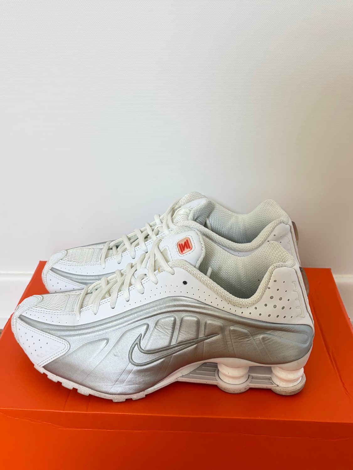 나이키 샥스 R4 화이트 메탈릭 실버 판매(250) 상품이미지2