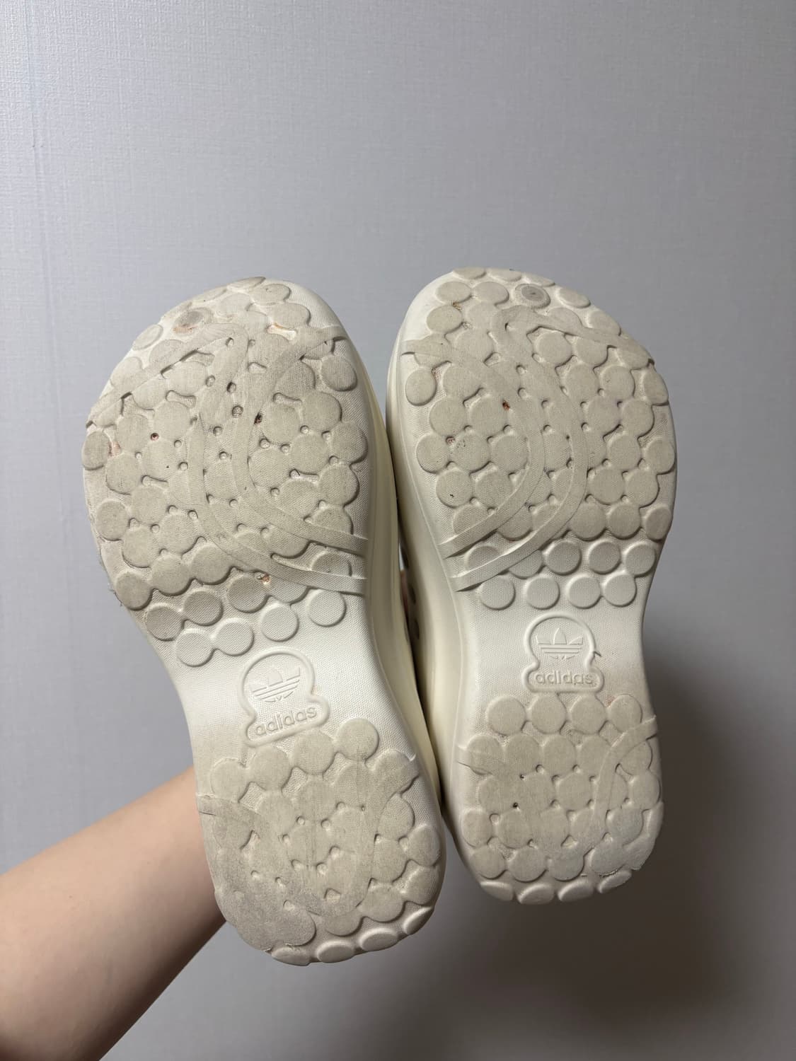 아디다스 헬로키티 뮬 아디폼 상품이미지3